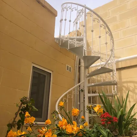 Tal-awturi Rent A * Il-Pergla